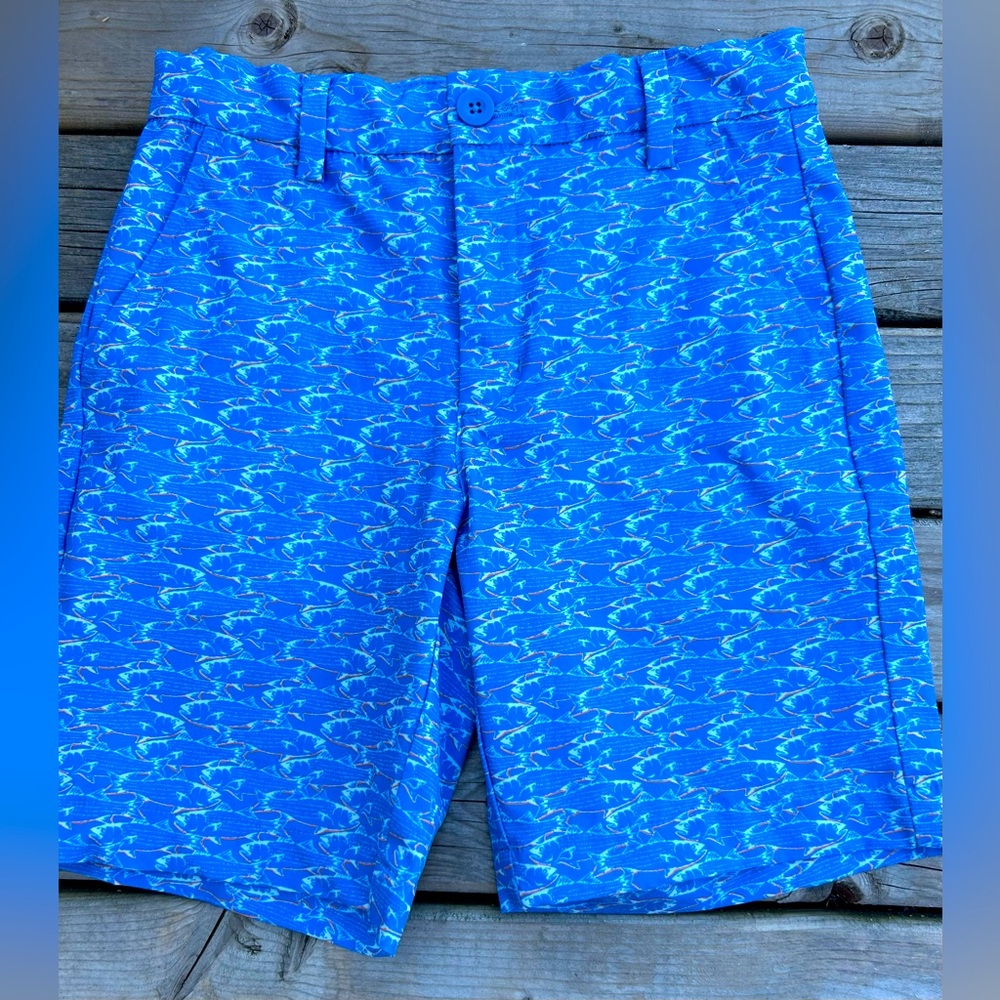 VINEYARD VINES boys size small (8) performance shorts